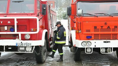 Lubelscy strażacy przekazali 14 wozów gaśniczych strażakom z Ukrainy