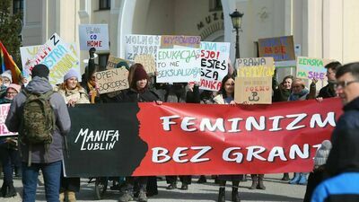 "Jestem z siostrą Ukrainą" i "Żeńska końcówka ma siłę". Manifa w Lublinie [zdjęcia]