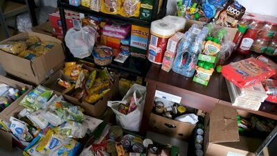 Wszystkie dary, które trafiły do punktów zbiórek w całej gminie są magazynowane w siedzibie OSP w Mokrem.