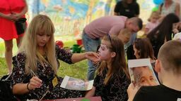 Tatyana Luchna poprowadzi bezpłatne zajęcia plastyczne