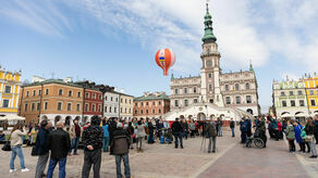 Zamość. "Pokój dla Ukrainy". Balonowe zawody na Rynku Wielkim [zdjęcia]
