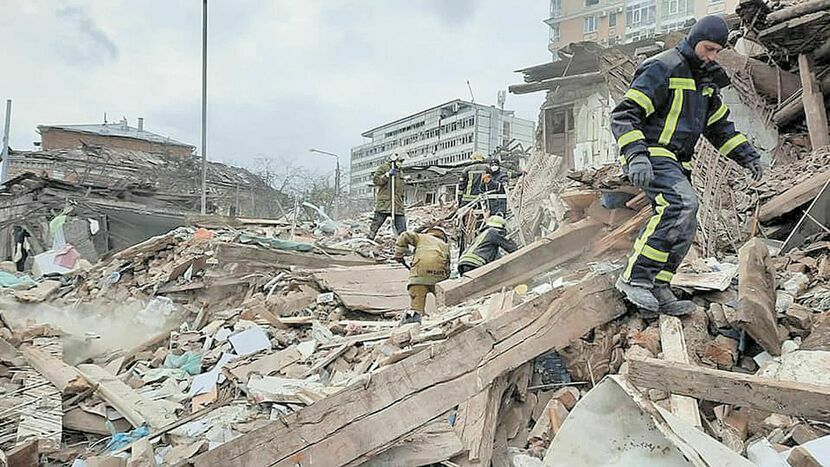 Centrum Charkowa zniszczone przez rosyjskie rakiety i bomby 