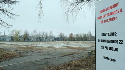 Na pofabrycznej działce, która przylega do osiedla domów jednorodzinnych Świt, jeden z deweloperów zamierza budować bloki.