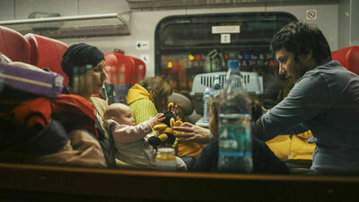 Uchodźcy z Ukrainy na dworcu kolejowym w Chełmie