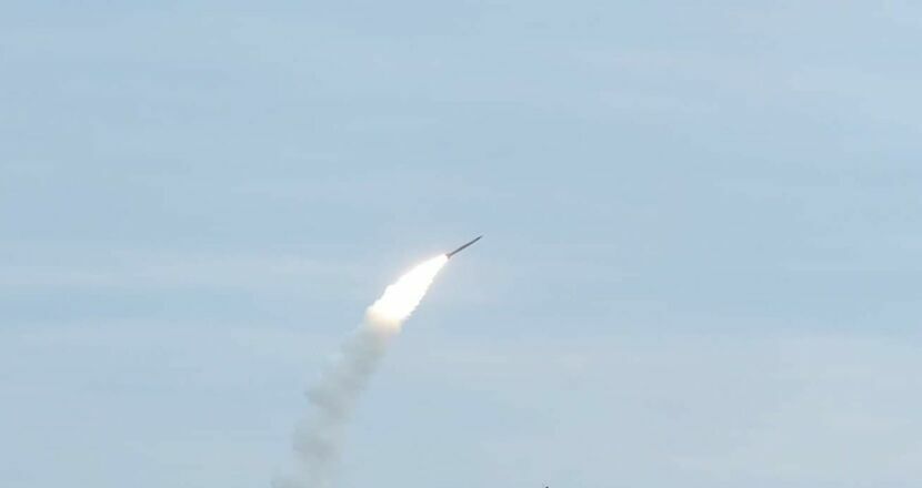Dowództwo sił powietrznych „Zachód” Ukrainy poinformowało, że rakiety wystrzelono z Morza Czarnego