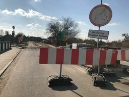 Jeśli ktoś zapędzi się ulicą Okrzei w kierunku Dzieci Zamojszczyzny, to musi zawracać, bo przejazdu nie ma. Przejść też nie można