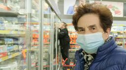 – Korzystam wciąż z maseczki, bo chronię się nie tylko przed Covidem, ale też przed zwykłą grypą. Poza tym, wyrobiłam w sobie taki nawyk – mówi pani Leokadia, która robiła wczoraj zakupy w Biedronce przy al. Spółdzielczości Pracy w Lublinie