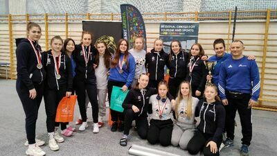 Podczas zawodów w Karlinie zapaśniczki z Chełma wywalczyły siedem medali

