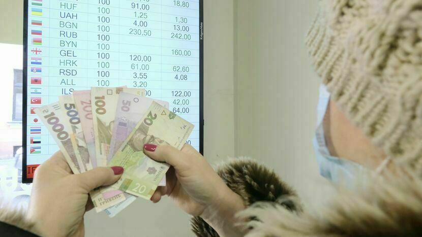 W ciągu trzech dni wymiany hrywny dokonało ponad 13 000 obywateli.