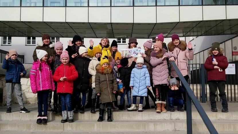 Dzieci z Ukrainy chcą uczyć się w Kazimierzu Dolnym. Pełnoprawnymi uczniami miejscowej podstawówki zostaną dopiero we wrześniu. Na razie mogą korzystać z zajęć świetlicowych oraz nauki języka polskiego