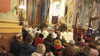Lublin. Kapłani i wierni modlili się o pokój w Ukrainie. Akt zawierzenia