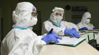 Kilkanaście tysięcy nowych zakażeń. Ekspert: „Za wcześnie na znoszenie obostrzeń”