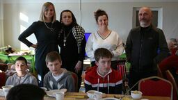 Wolontariusze, lokalni przedsiębiorcy i pracownicy urzędu łączą siły, żeby zapewnić rodzinom z Ukrainy, jak najlepsze warunki po koszmarze ucieczki z kraju ogarniętego wojną