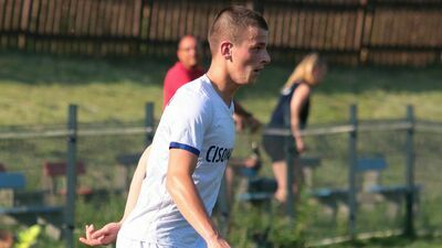 Krystian Kobus był autorem jedynego gola dla Cisowianki w sobotnim meczu w Niedrzwicy
