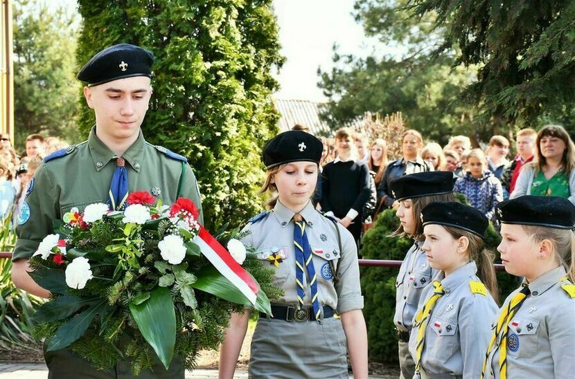 Mieszkańcy powiatu puławskiego w środę oddali hołd ofiarom zbrodni katyńskiej