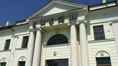Dworzec PKP w Łukowie stoi pusty. Wprowadzą się tam urzędnicy?