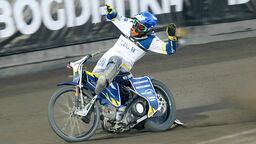 Dominik Kubera chciał zeskoczyć z motocykla, ale mu się to nie udało