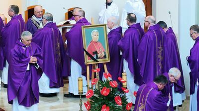 Księdza Jana Miturę żegnali dzisiaj księża i wierni z parafii św. Jadwigi Królowej