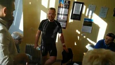 Tomasz A. wyśmiewał na obradach rady dzielnicy Kośminek białe skarpetki Dariusza Grudnia. Sam ubrany był na sportowo, w obcisły rowerowy trykot