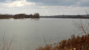 Kuter KH200 leży na dnie Wisły w okolicach Parchatki