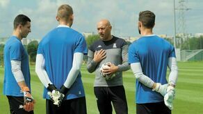 W środku Arkadiusz Onyszko