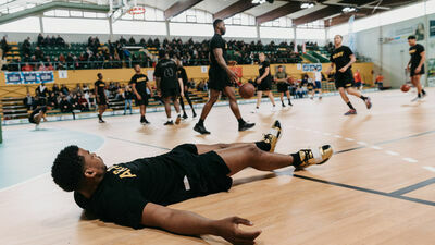 „Kosmiczny mecz” w Zamościu. U.S. Army kontra Wojsko Polskie 