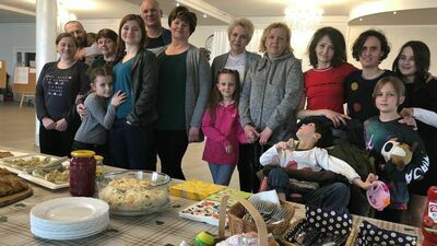 Przy wielkanocnym stole w Łapiguzie spotkali się Polacy i Ukrainki. Nie wszyscy znali się wcześniej, ale czuli się ze sobą jak rodzina