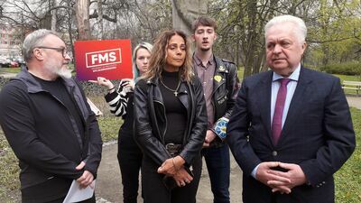 Działacze puławskiej Lewicy stanęli w obronie pomnika i ulicy Ludwika Waryńskiego, którego usunięcia domaga się jedno z puławskich stowarzyszeń związanych z radnym Tomaszem Kraszewskim