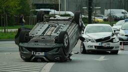 Lublin: Dachowanie na rondzie Mohyły. Jedna osoba w szpitalu [zdjęcia]