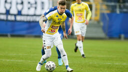 Jakub Kosecki szybko opuścił boisko w Krakowie, ale na sobotę powinien być gotowy