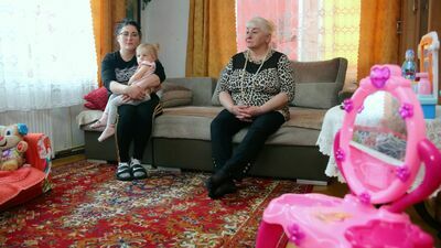 Pani Karolina z córką i synem od 1,5 roku mieszkają u matki kobiety