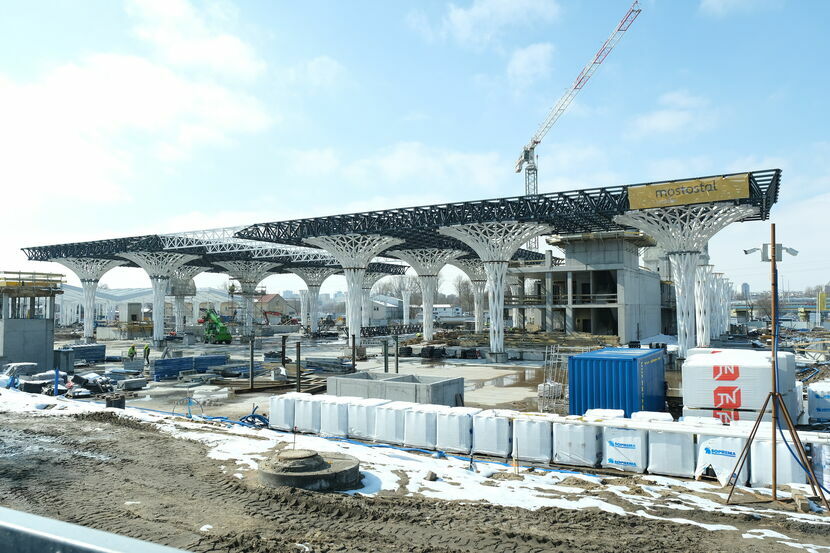 Budowa dworca ma się zakończyć w zimie, a obiekt powinien być gotowy do użytkowania wiosną przyszłego roku<br />

