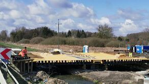 – We dwóch to my ze szwagrem możemy wędzarkę przed świętami zrobić, ale nie most budować, bo ludzie w korkach stoją – tak radny Ćwik skomentował to, co zobaczył na placu budowy.
