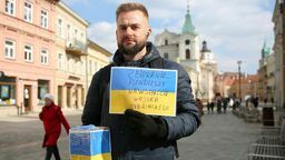 Najczęściej stoję przy Bramie Krakowskiej lub przy Koziołku na deptaku – mówi Oleksandr
