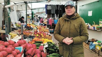 Boimy się, że pewnego dnia przyjdzie urzędnik i powie, że ma tu stanąć budynek, a nam wręczy wypowiedzenie – mówi Agnieszka Karpiel, jedna z osób handlujących na Rynku Bronowice. – Będziemy pisać do wojewody, do prezydenta, gdzie tylko się da, bo to są nasze miejsca pracy
