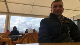 Sasza przyjechał do Hrebennego w drugim dniu wojny i został. Pracował jako tłumacz, teraz organizuje transporty humanitarne. Wspiera też wolontariuszy z Namiotu Miłosierdzia.