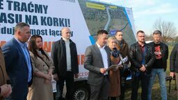 Stowarzyszenie „Budujemy most” zbiera podpisy pod petycją do premiera 