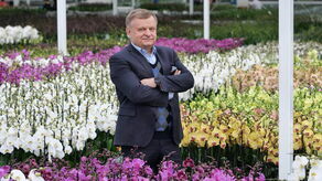 Jarosław Ptaszek, właściciel JMP Flowers w Stężycy, największy producent kwiatów szklarniowych w Polsce, już wcześniej zaczął odchodzić od gazu ziemnego na rzecz alternatywnych źródeł energii. Udało mu się zredukować jego zużycie o połowę
