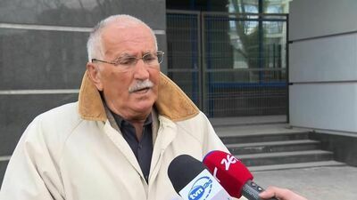 Rodziny ofiar katastrofy smoleńskiej stawiły się w prokuraturze. "Biegli zdołali zbadać 700 elementów samolotu, na 3 znaleziono ślady prochu"