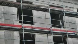 Gmina pod mieszkania kupi działkę od księdza. "Jakby mąż od żony kupił samochód"