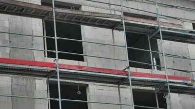 Gmina pod mieszkania kupi działkę od księdza. "Jakby mąż od żony kupił samochód"