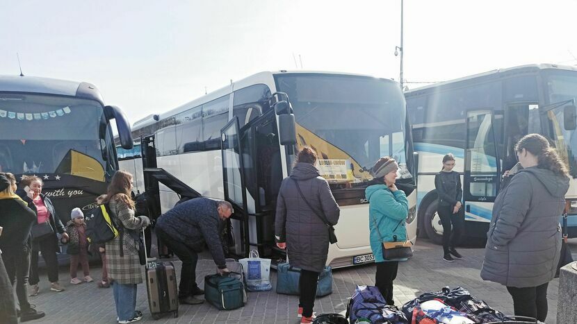 Dworzec autobusowy w Lublinie. Codziennie docierają tu uchodźcy z Ukrainy. Ale od 2-3 tygodni zauważalny jest także ruch w drugą stronę