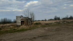 Plac po dawnym składzie buraczanym w Żabnie świeci pustkami. Tak jest od lat. I nic nie wskazuje, by w najbliższym czasie miało się to zmienić. 