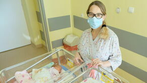 Svitlana razem z mężem mieszka w Żytomierzu, blisko 350 kilometrów od granicy z Polską. W Lublinie urodziła dwie córeczki, bliźniaczki: Sofiję i Sołomiję