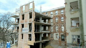 Fasada kamienicy od strony ul. 3 Maja została rozebrana