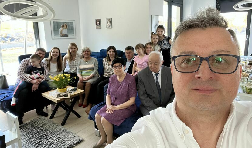 Wielkanoc w domu Agnieszki i Marcina. Oprócz rodziny, małżeństwo zaprosiło rodzinę Katii z Ukrainy