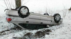 Lubelskie. Śnieg na drogach samochody w rowach. Są ranni