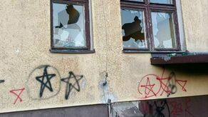 Zniszczony budynek byłej szkoły