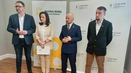 Paweł Kurek, Ewa Jaszczuk, Jacek Bury i Rafał Maksymowicz to pierwsi obok nieobecnej na zdjęciu Joanny Muchy członkowie partii Polska 2050 w woj. lubelskim