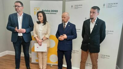 Paweł Kurek, Ewa Jaszczuk, Jacek Bury i Rafał Maksymowicz to pierwsi obok nieobecnej na zdjęciu Joanny Muchy członkowie partii Polska 2050 w woj. lubelskim